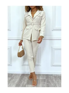 EnBBmble tailleur beige veste et pantalon avec ceinture réglable