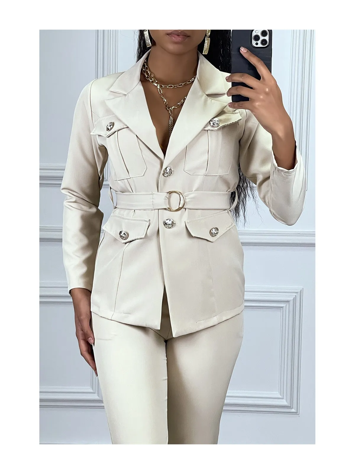 EnBBmble tailleur beige veste et pantalon avec ceinture réglable