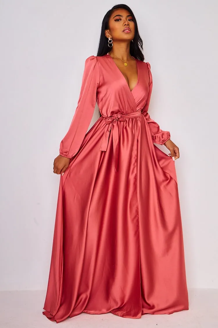 Robe longue rose satiné ceinturée